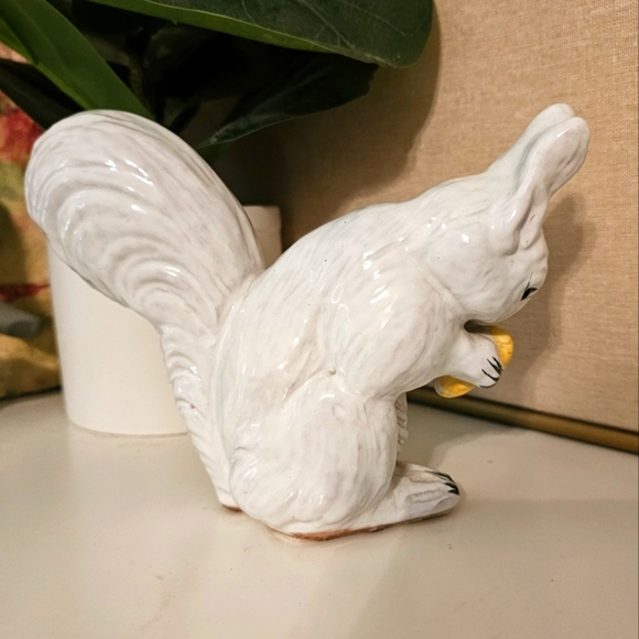 Itilian White Glaze Terracota Squirrel - Picture 5 of 8